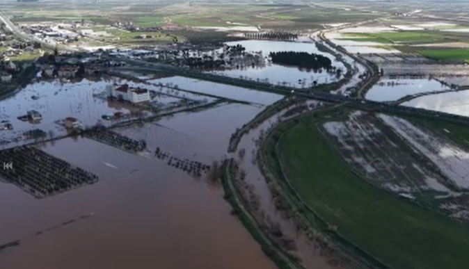 Sağanak yağış hayatı felç etti!