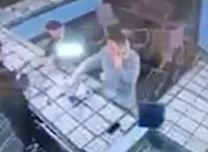 Akılalmaz kuyumcu hırsızlığı!