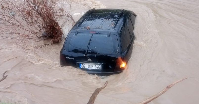 Aracı dereye sürüklenmişti! Olanları anlattı