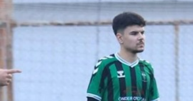 İlk maçında kırmızı kart gördü 