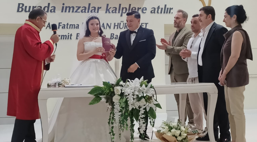 İş yerinde başlayan aşk evlilikle sonuçlandı
