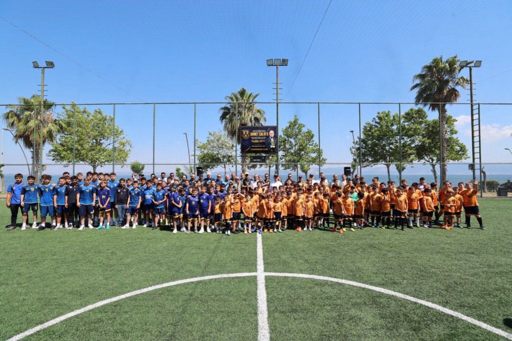 Karamürselspor Yaz Futbol Okulu’ndan görkemli açılış!