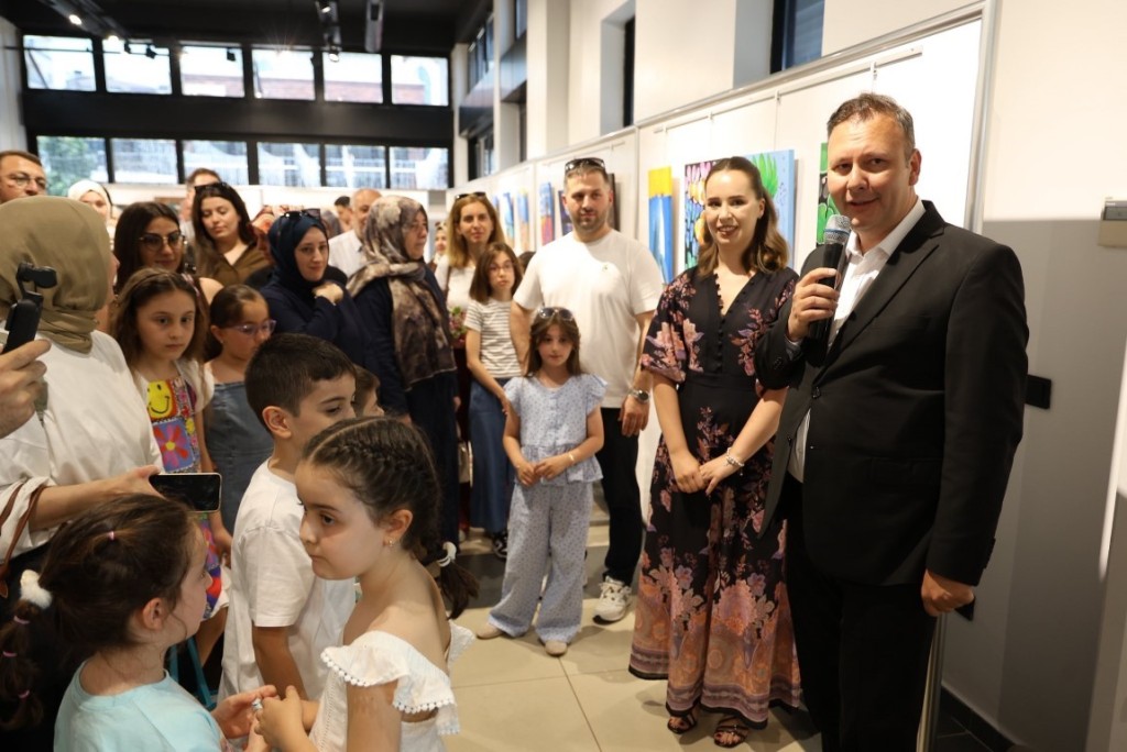 Kartepe'de "Ahenk" resim sergisi sanatseverlerle buluştu