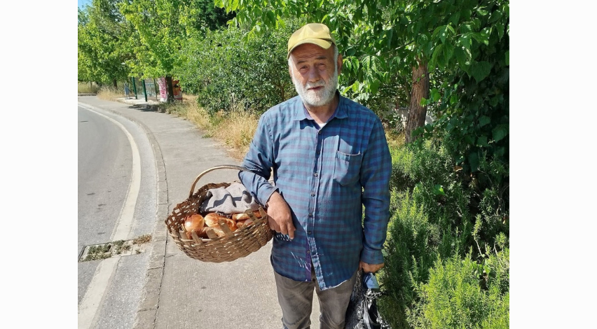 22 yıldır mahallenin simitçisi