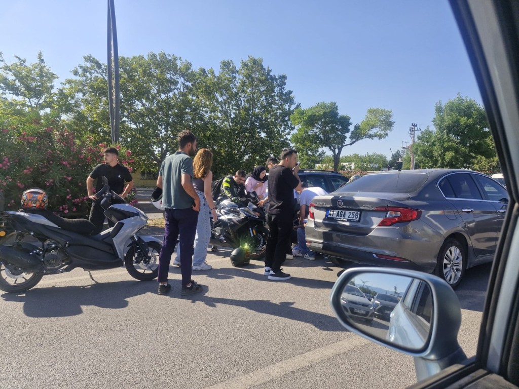 İzmit’te sanayi önünde kaza! 