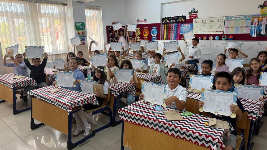 Yarın 18 milyon öğrenci için "karne zili" çalacak