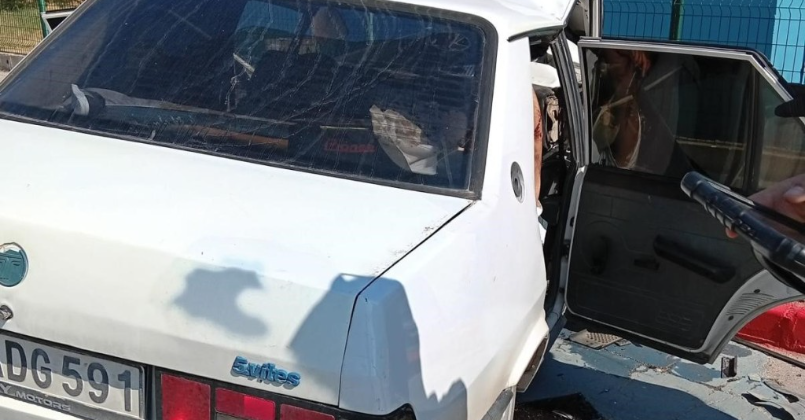 Kocaeli'de sürücü araçta sıkıştı!