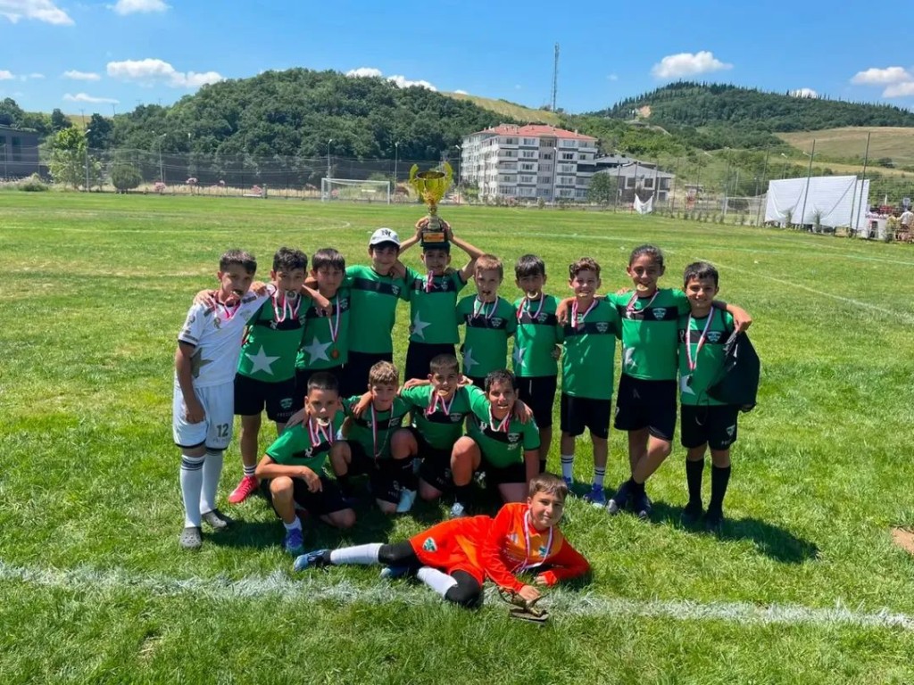 Hisareynspor nereye gitse kupalarla dönüyor!