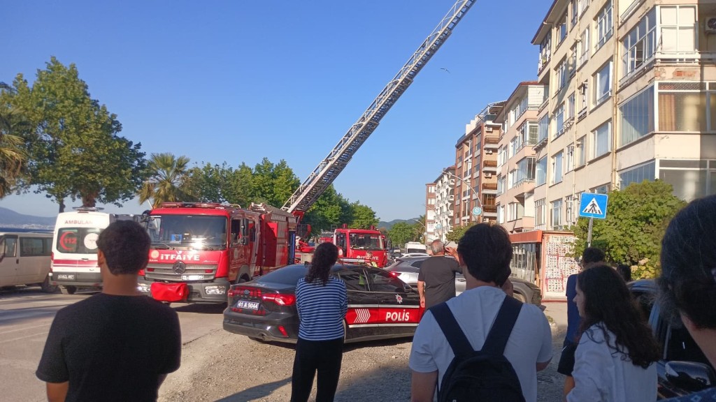Kocaeli'de yangında kadın ve çocuk mahsur kaldı