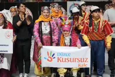 Engelsiz adımlar Kocaeli’de sahneye çıktı