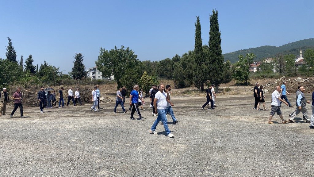 Kocaeli'de yüzlerce kişi sokağa döküldü