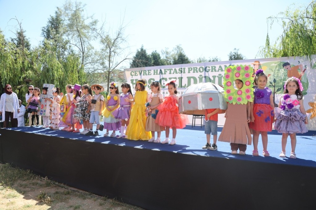 Çevre şenliği renkli görüntülere sahne oldu