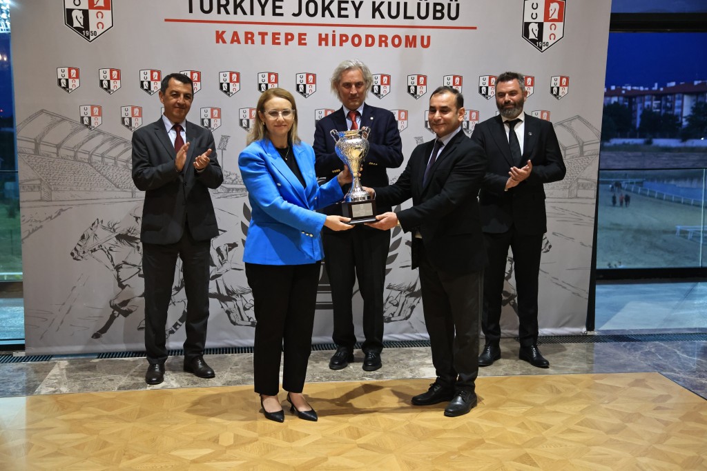 Berna Abiş: Kupayı hak edene verdik