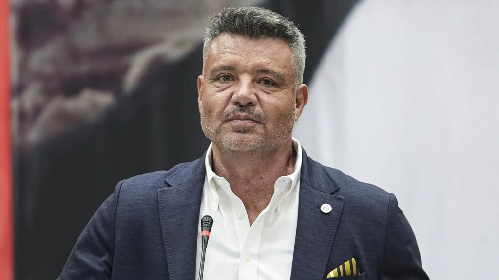 Sadettin Saran milyonluk arabasını satışa koydu!
