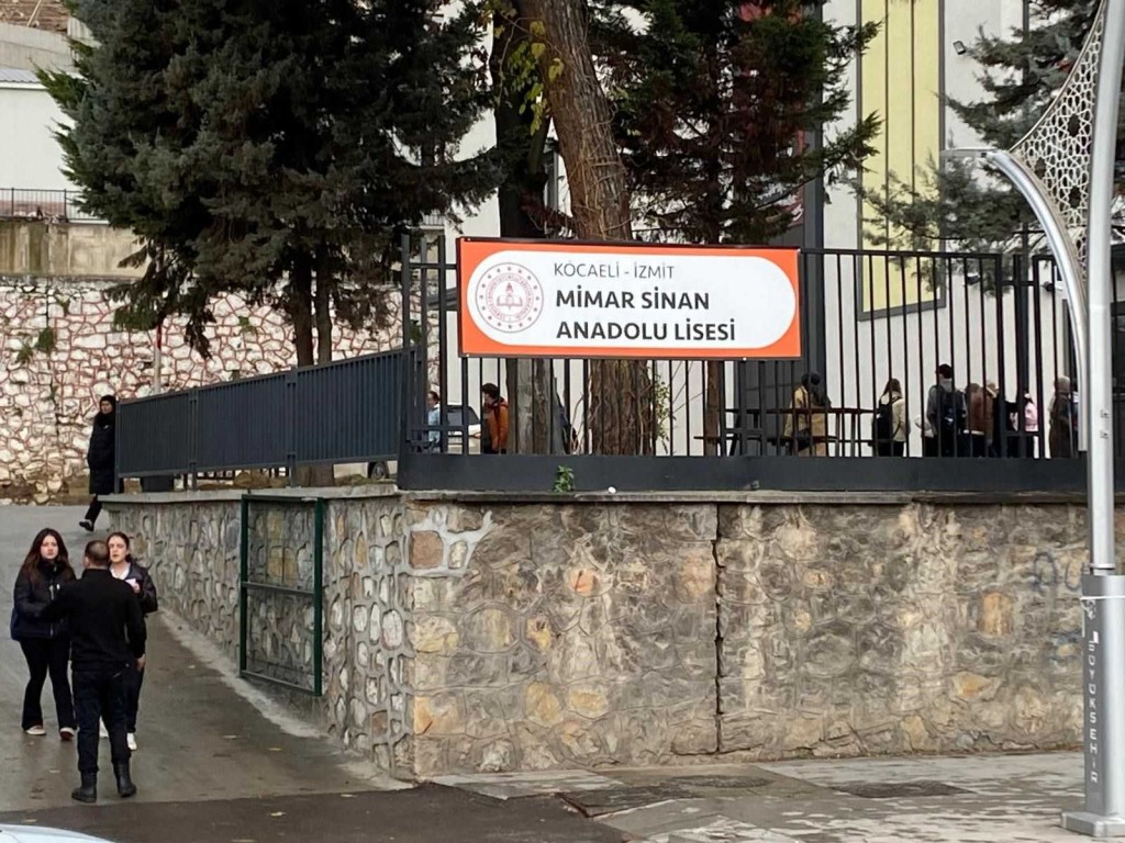 Mimar Sinan Lisesi’nin emekli öğretmeni vefat etti