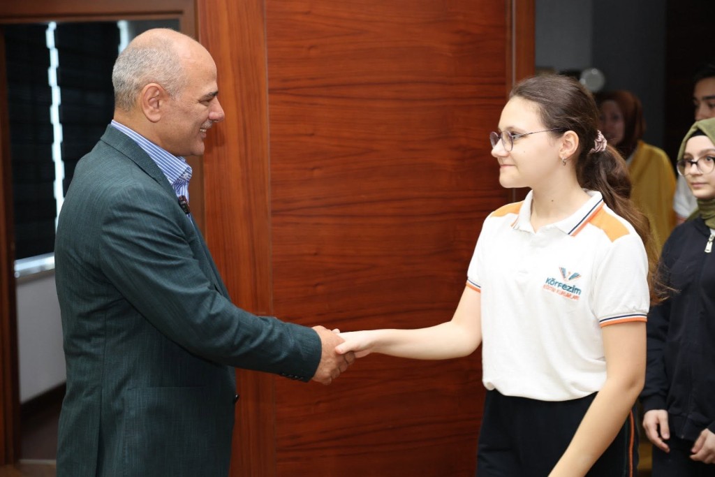 Başkan Söğüt dereceye giren öğrencileri ağırladı