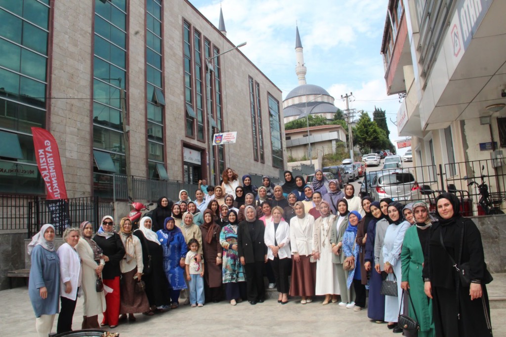 AK kadınlardan rekor katılım