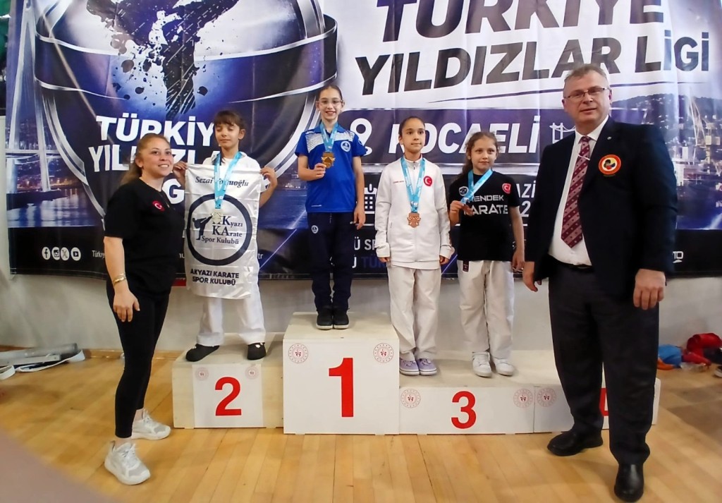 Karatede 32 madalya