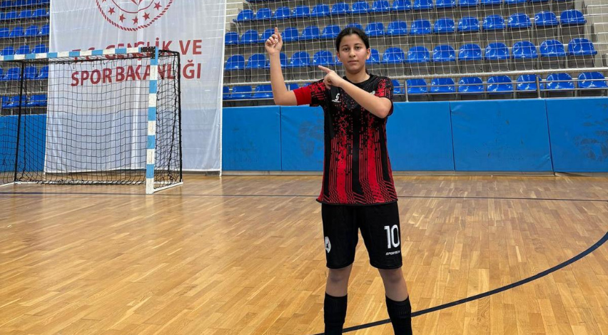 Analig Kız Futbol Takımı şampiyonluk hedefliyor! İşte kadromuz!