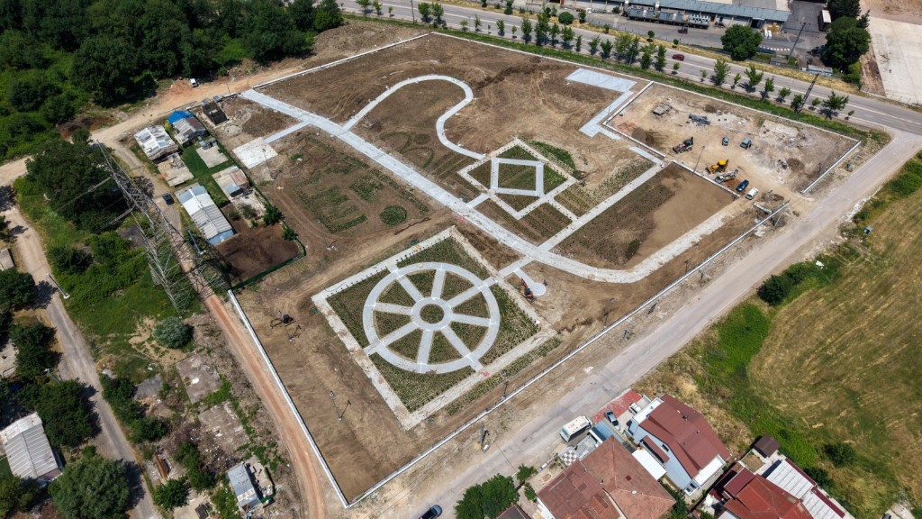 Başiskele'nin Gül Bahçesi'nde ilk fidanlar dikildi