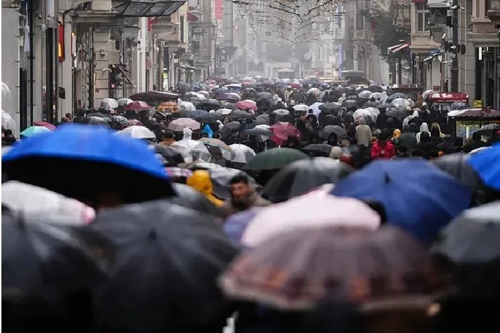 Meteoroloji duyurdu: Fırtına kopacak sel ve fırtına illeri esir alacak