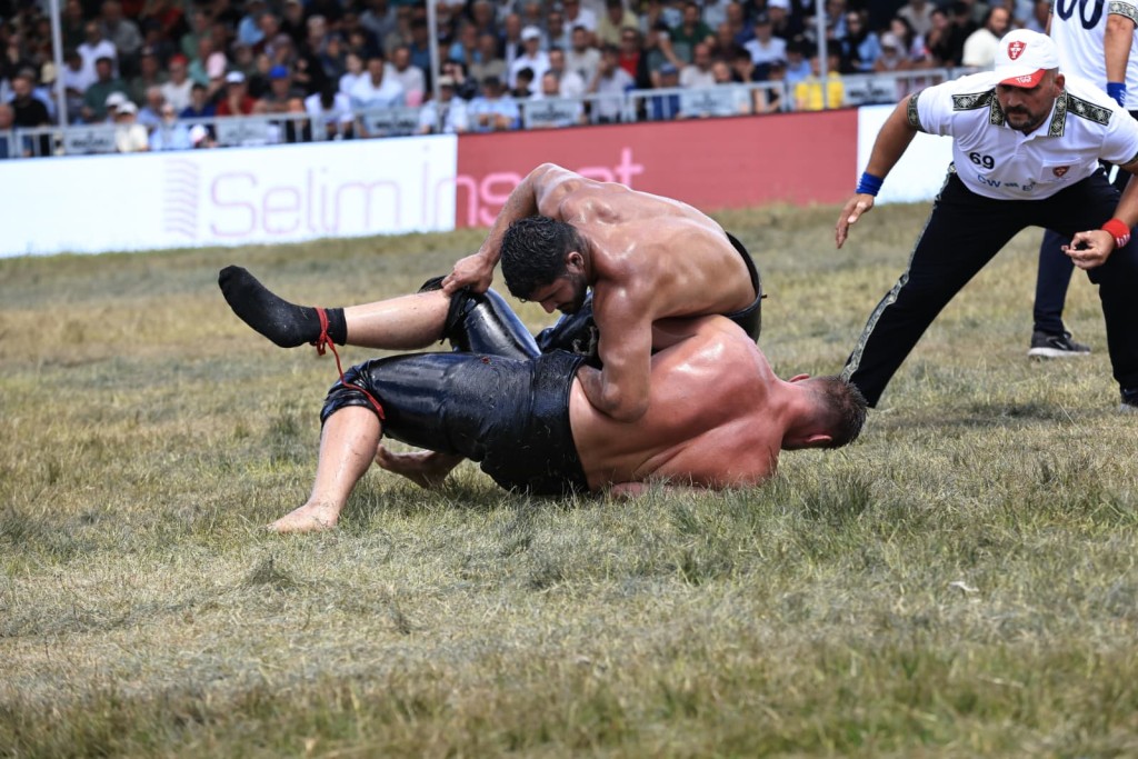 Sekapark’ta yarı finale çıkan başpehlivanlar belli oldu