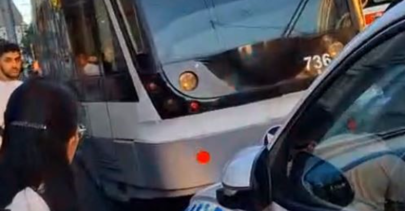 6 yaşındaki çocuk tramvayın altında kaldı!