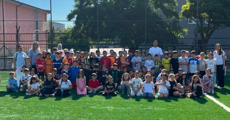 Kocaeli Yenişehirspor çocukları sevindiriyor