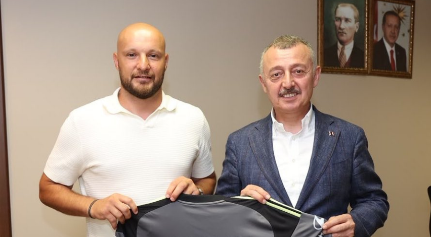 Başkan Büyükakın'dan kaptana veda!