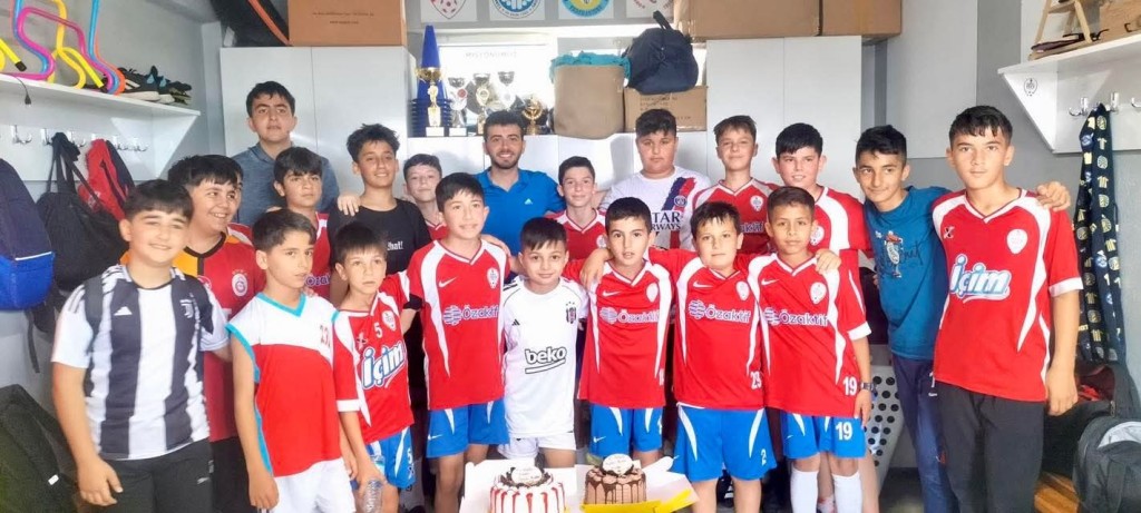 Antrenörlerini askere uğurladılar