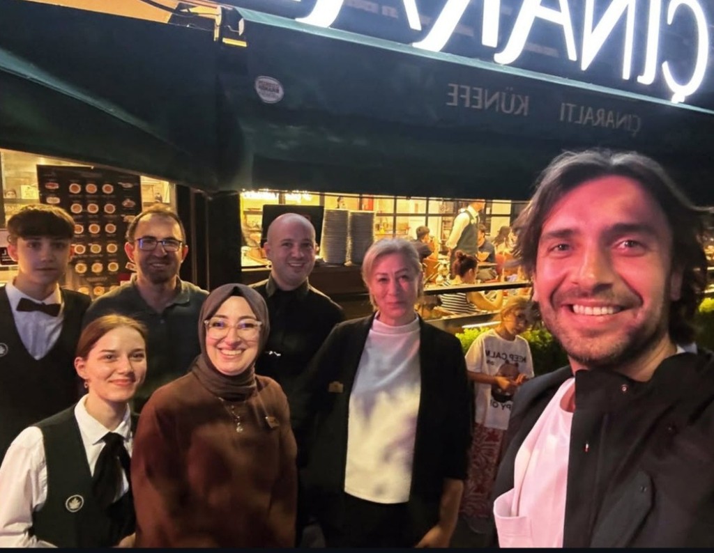 Ünlü oyuncu İzmit'te ortaya çıktı: İlk durağı künefeci oldu!