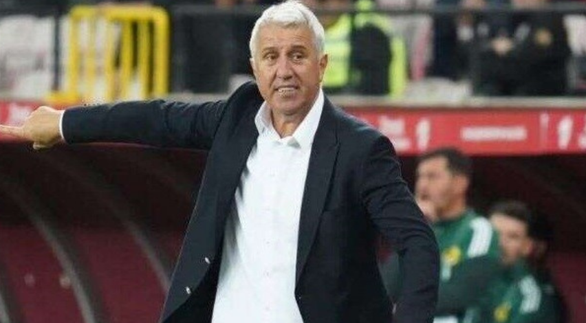 Besim Durmuş eski öğrencisini aldı