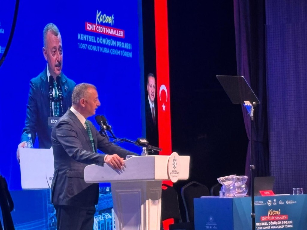 Büyükakın “zorluklara rağmen bırakmadık” diyerek; helallik istedi!