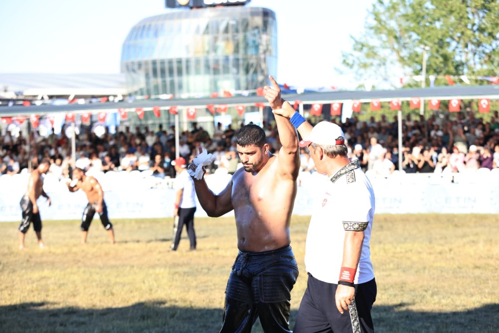 Sekapark Güreşleri’nde Gölcüklü Hüseyin Soğukoğlu ŞAMPİYON!