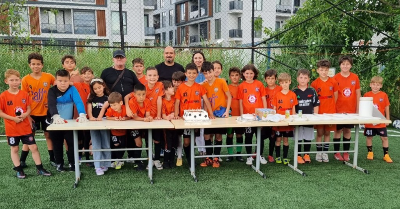 Ç.Plajyoluspor’da sürpriz doğum günü kutlaması