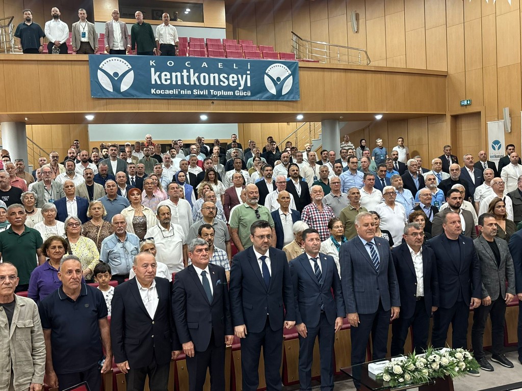 Ceyhun Yalçın’a güçlü destek: Salon doldu!