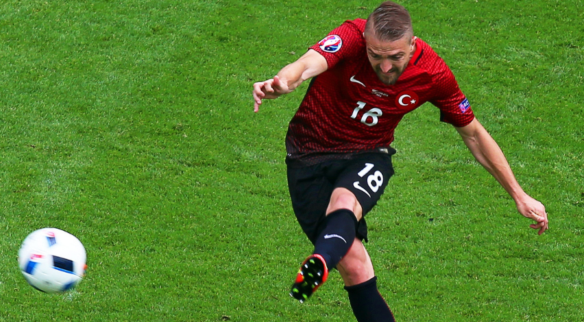 Milli futbolcu kariyerini noktaladı