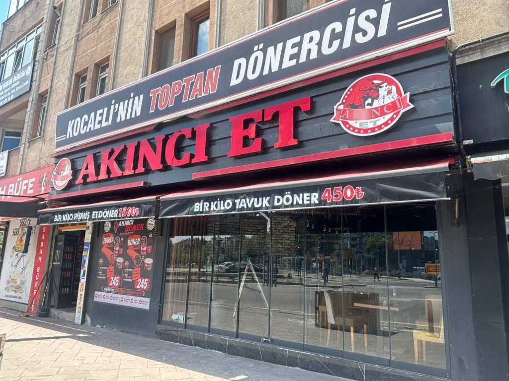 İzmit’in göbeğinde börekçi gitti, dönerci geldi!