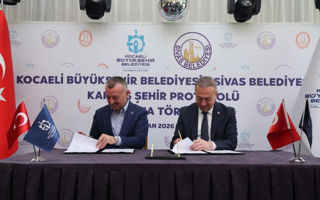 Tahir Büyükakın: İki şehir arasındaki yolu yaptık