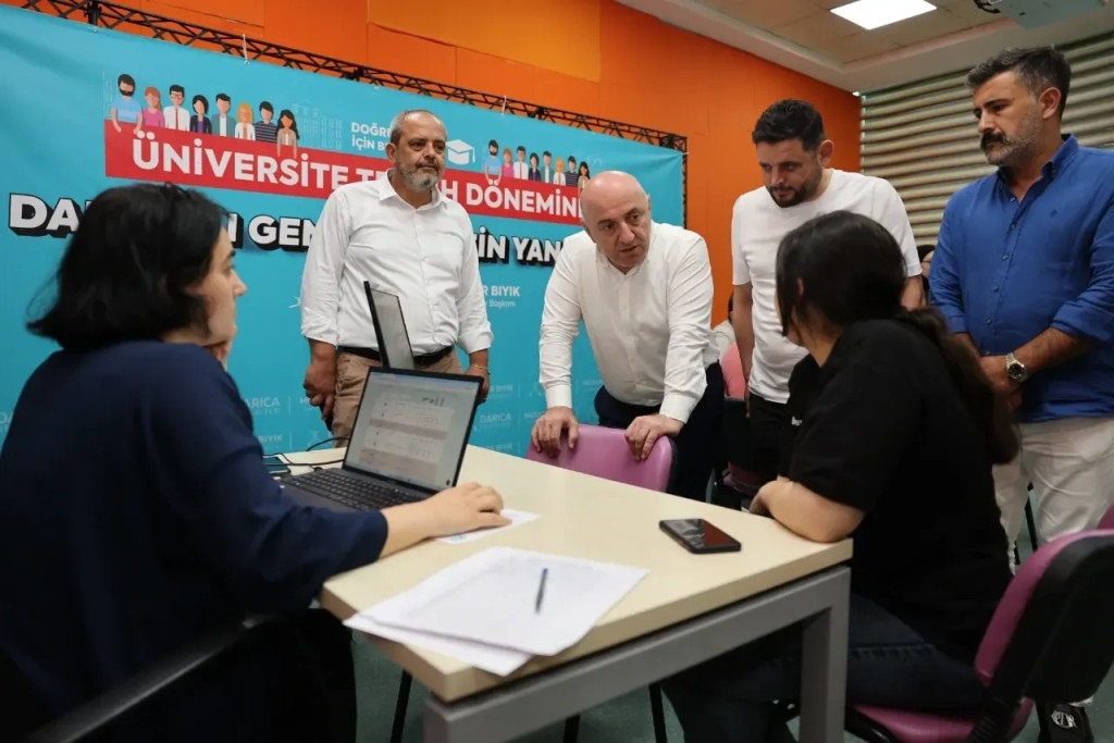 Darıca Belediyesi öğrencilerin yanında 