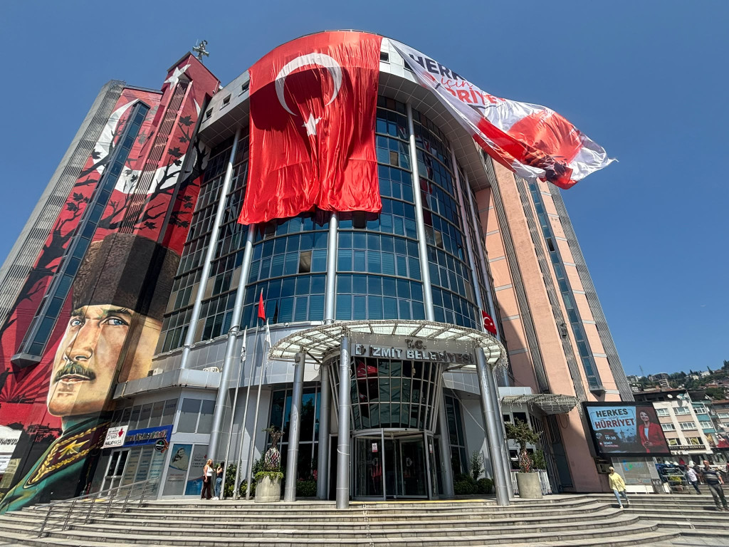 İzmit Belediyesi’nde başkan yardımcısı açığa alındı!