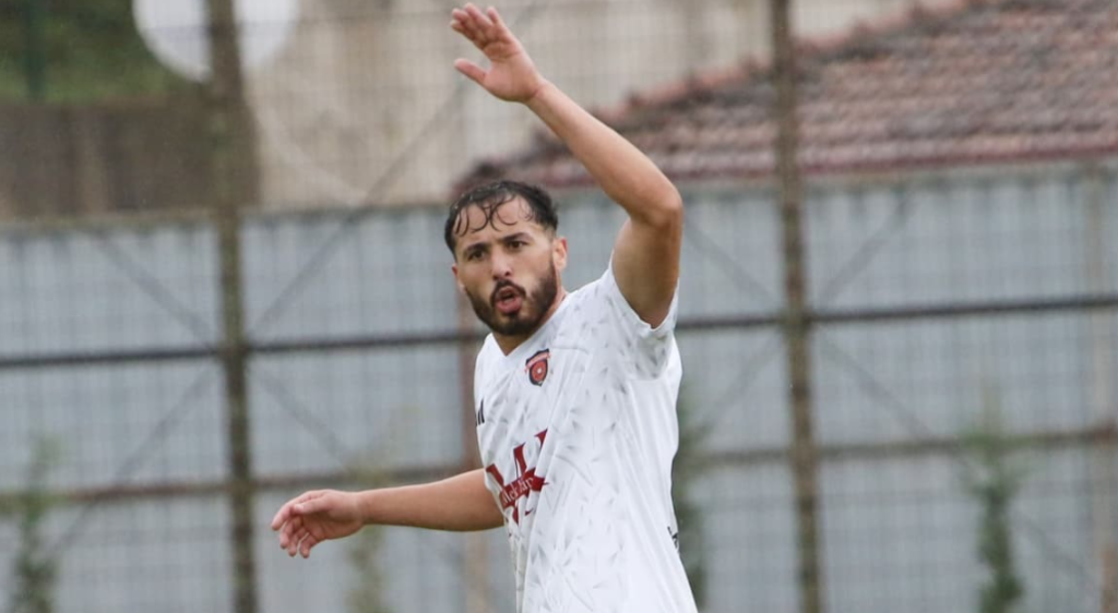 Gölcükspor’un 10 numarası takımda kaldı