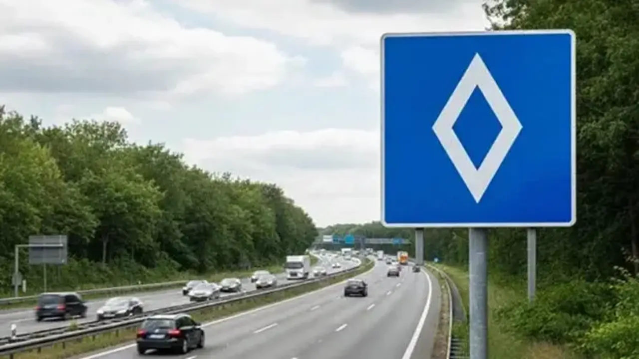 Trafikte bu levhaya dikkat: Cezası cep yakıyor!