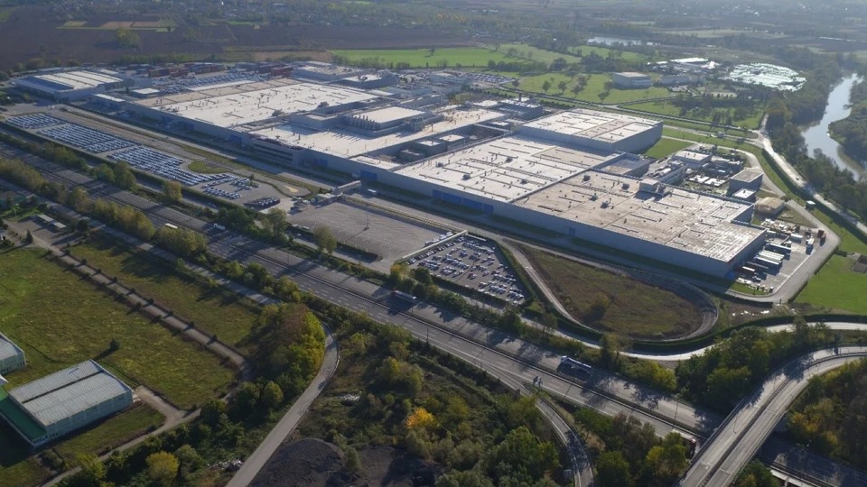Toyota'nın dev fabrikasında üretime ara!