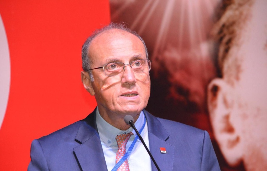 Prof. Hurşit Güneş, CHP'de kalacak!