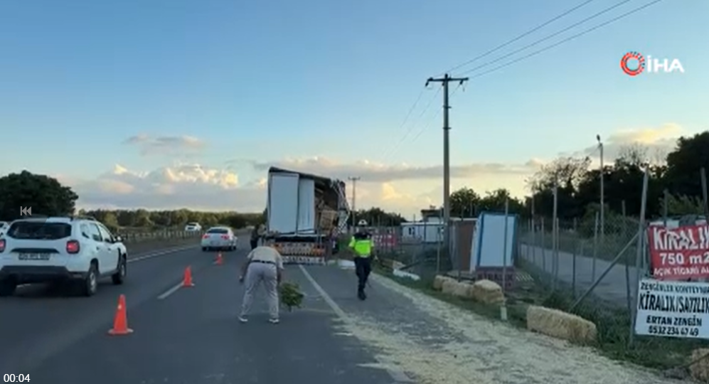 TIR ile midibüs çarpıştı! 13 yaralı 