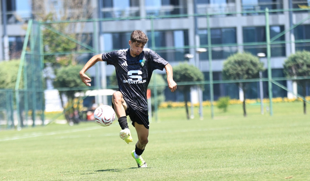 Kocaelispor’un gençleri İnan’ı sevindiriyor