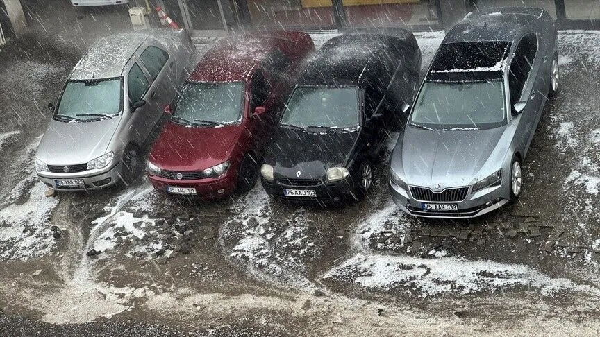 Sağanak yağış hayatı felç etti