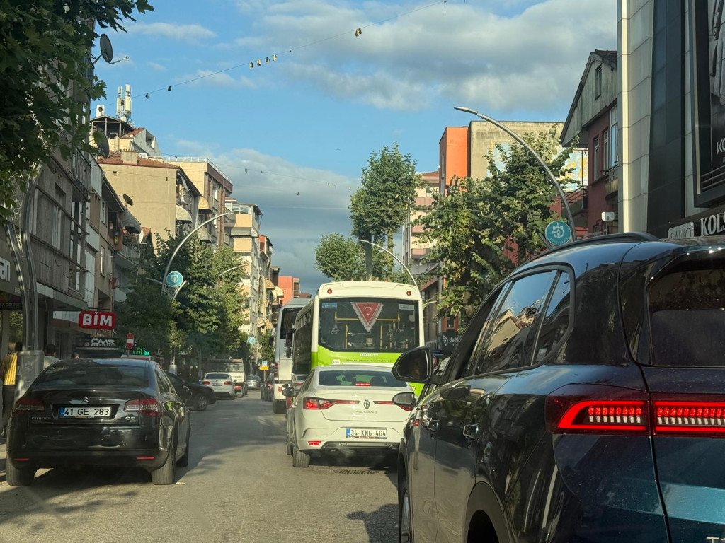 İzmit’te bu eziyeti gören yok mu?