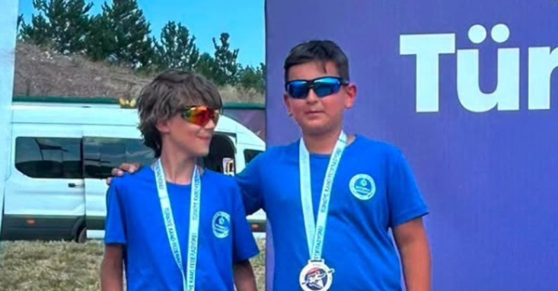 Kağıtspor’un miniklerinden ikincilik